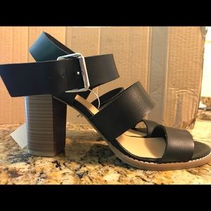 NWT sz. 10 Old Navy black strappy sandal